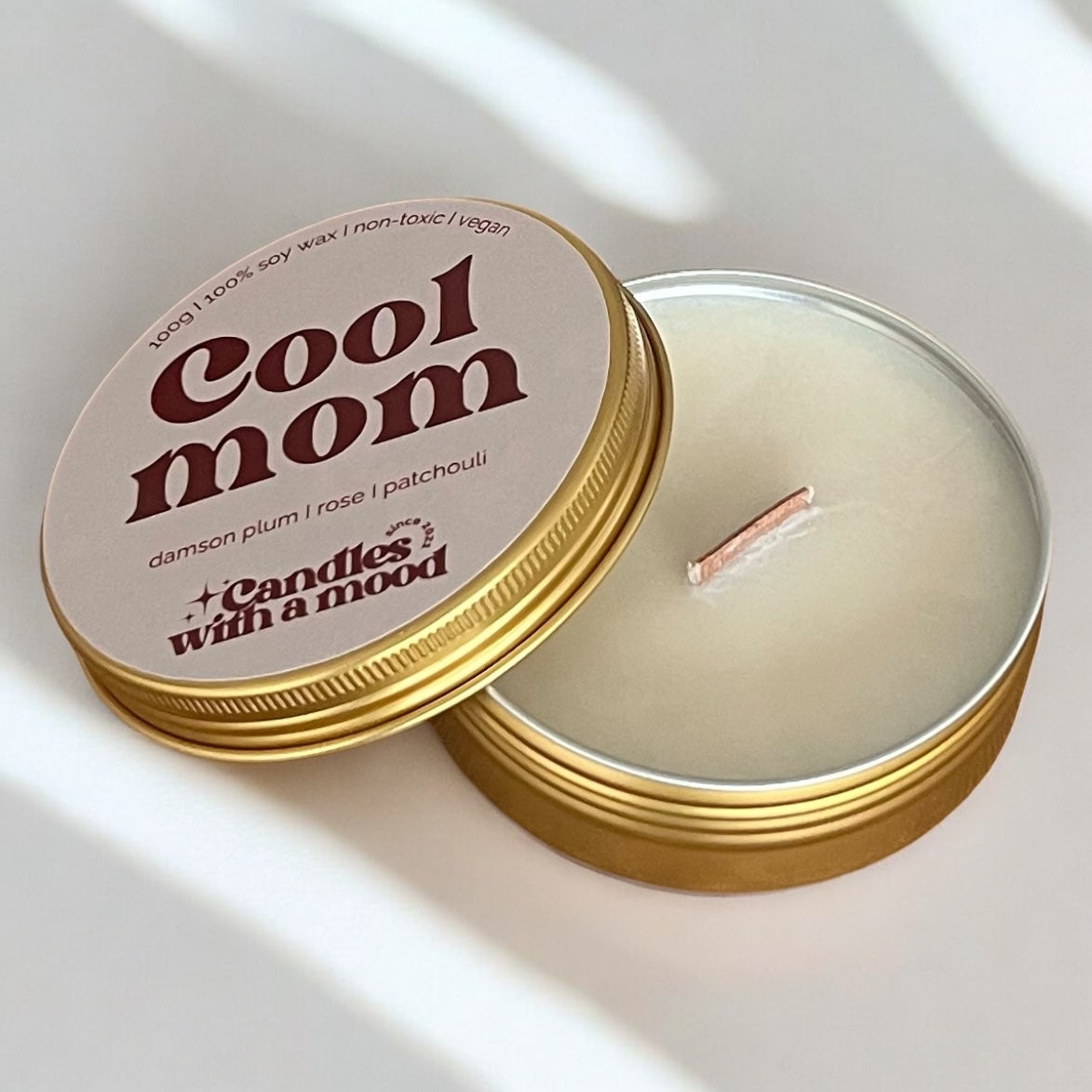 Lumânare parfumată din ceară de soia COOL MOM  damson plum - rose - patchouli 100g