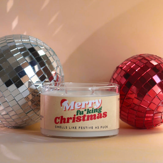 Lumânare parfumată din ceară de soia MERRY FU*KING CHRISTMAS cinnamon - apple pie - vanilla - cream 190g