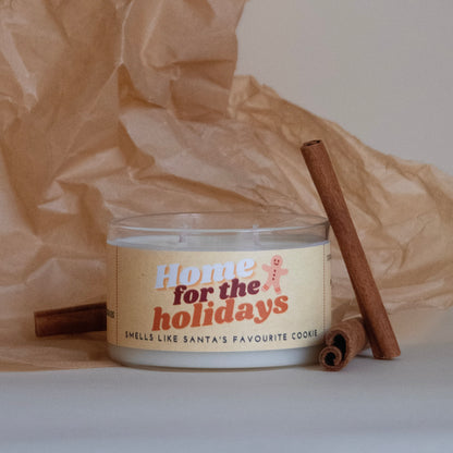 Lumânare parfumată din ceară de soia HOME FOR THE HOLIDAYS gingerbread - nutmeg - maple syrup - caramel 190g