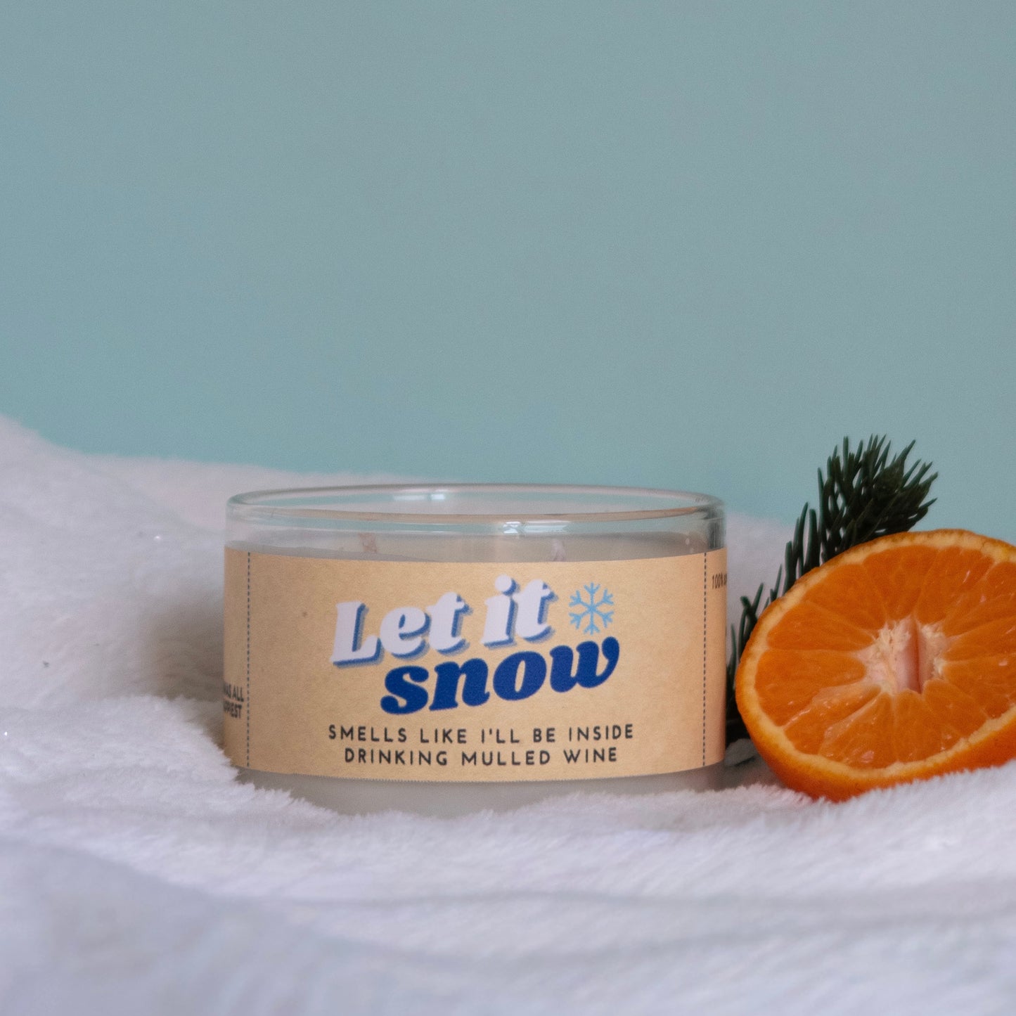 Lumânare parfumată din ceară de soia LET IT SNOW orange - mandarin - spices - patchouli 190g