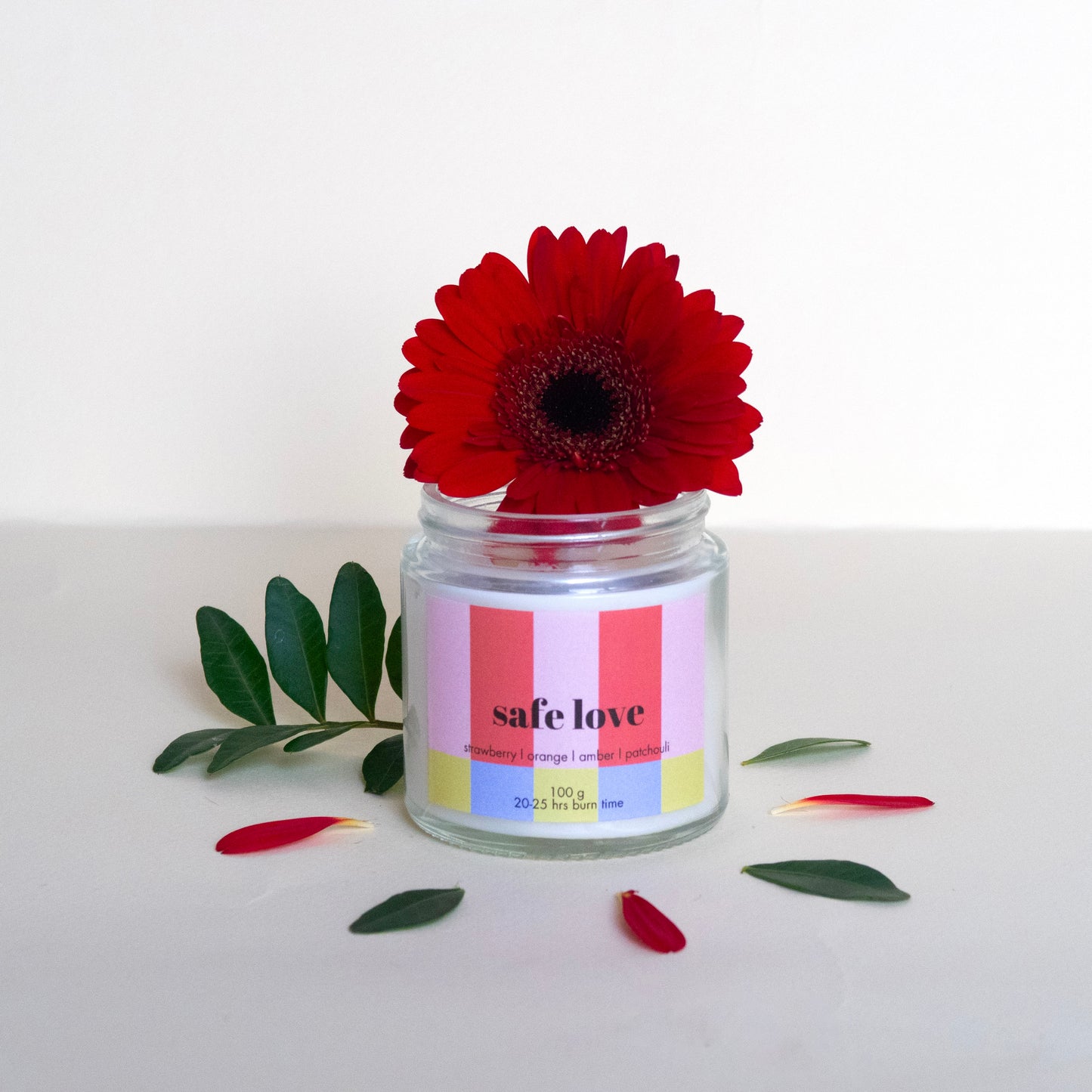 Lumânare parfumată din ceară de soia SAFE LOVE strawberry - orange - amber - patchouli 100g