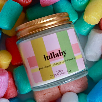Lumânare parfumată din ceară de soia LULLABY pear - freesia - bergamot - dry amber 100g