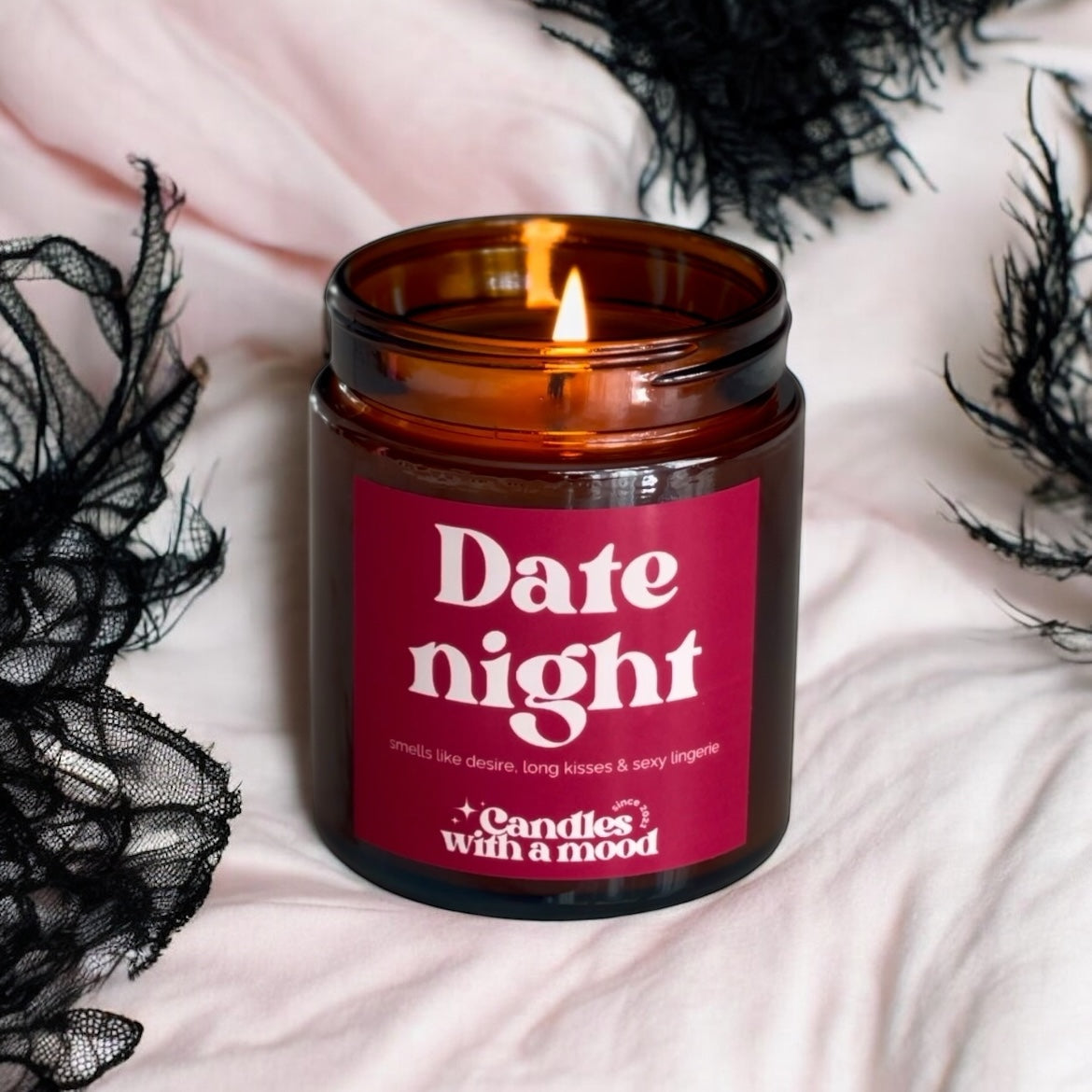 Lumânare parfumată din ceară de soia DATE NIGHT velvet rose - oud - musk - clove 250g