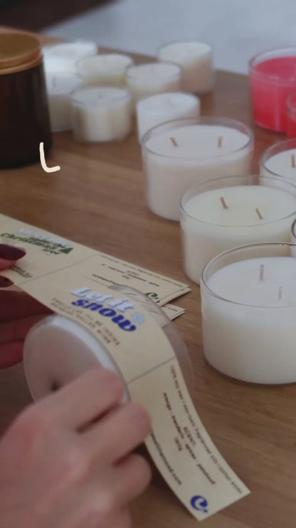 Lumânare parfumată din ceară de soia LET IT SNOW orange - mandarin - spices - patchouli 190g