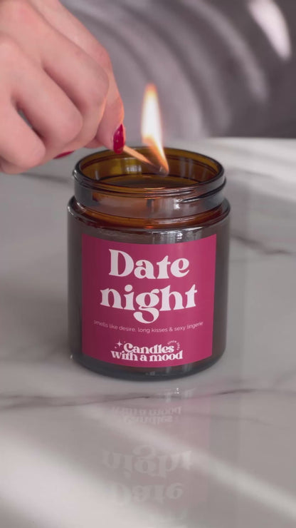 Lumânare parfumată din ceară de soia DATE NIGHT velvet rose - oud - musk - clove 250g